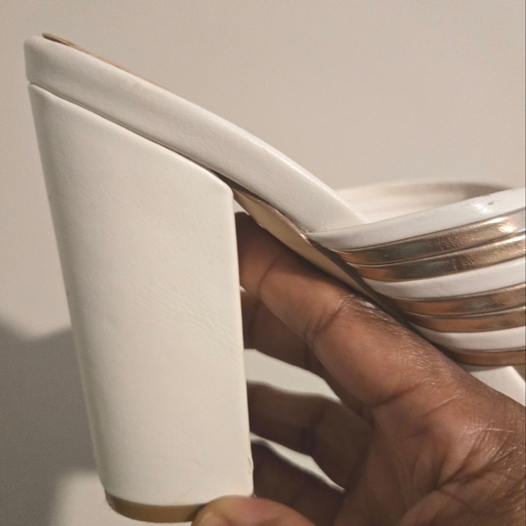 FASHION NOVA STRIPED WHITE AND GOLD DRESS SHOES - Picture 6 of 6